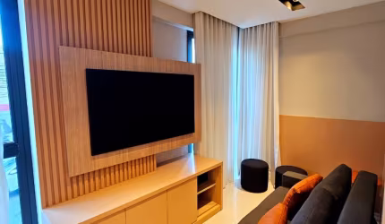 Studio Alto Padrão Finamente Decorado na Barra – 32m² com Varanda!