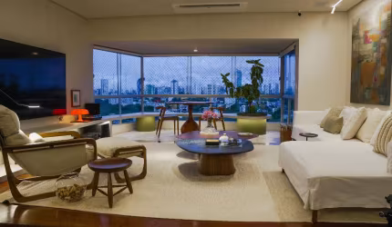 Apartamento Decorado com Vista Mar em São Lázaro – 175m², 3 Quartos (2 Suítes), Gabinete e 2 Vagas