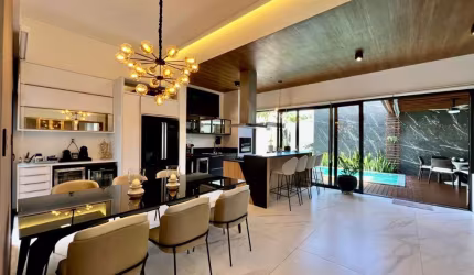 Casa Térrea à Venda em Alphaville Litoral Norte 1 – Esquina, 570 m², 3 Suítes, Piscina e Energia Solar