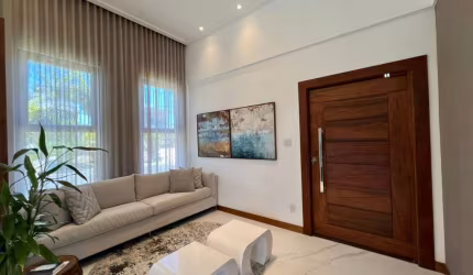 Casa Térrea à Venda em Alphaville Litoral Norte 1 – Esquina, 570 m², 3 Suítes, Piscina e Energia Solar