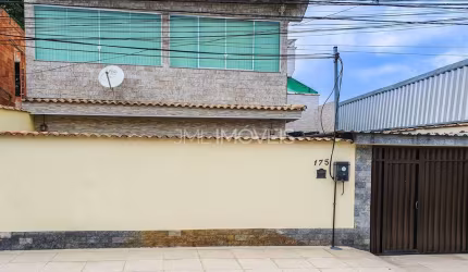 Duas casas com quintal em Saracuruna