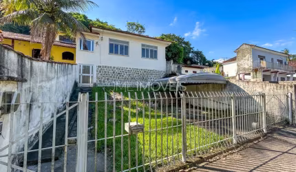 Casa ampla com quintal em Jardim Primavera
