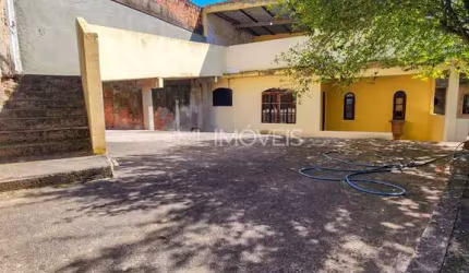 Casa com quintal em Jardim Primavera