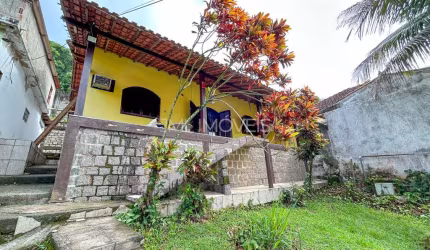 Casa ampla com quintal em Jardim Primavera