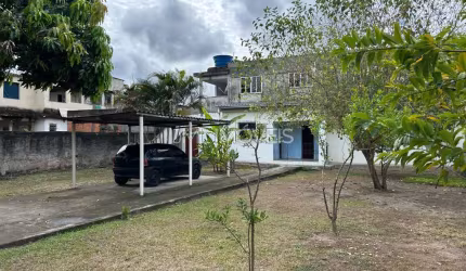Duas casas com quintal em Saracuruna