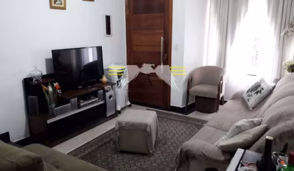 Sobrado com sala, 2 suítes, 2 banheiros, lavado, cozinha e 3 vagas