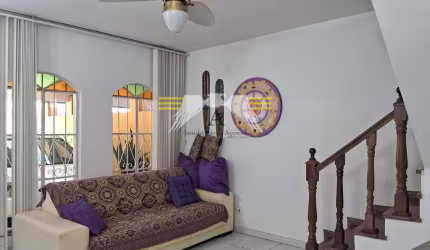 Sobrado de  110m² à venda, 2 dormitórios, 2 banheiros e 2 vagas de garagem, com excelente localizaç