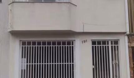 SOBRADO DE 3 PAVIMENTOS,   COM 3 SUÍTES, DUAS VAGAS DE GARAGEM, QUINTAL COM ÁREA GOURMET, À VENDA N