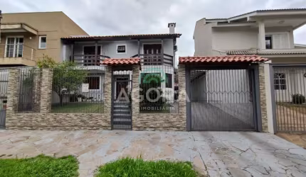 Sobrado de 4(quatro) dormitórios, sendo 1(uma) suíte no bairro moinhos de vento