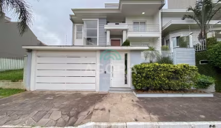 Excelente sobrado com 03 (três), sendo 03 (três) suítes, localizado no Moinhos de Vento