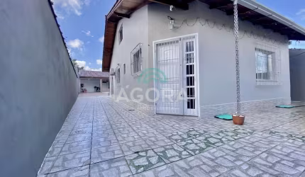 Casa térrea com 4 (quatro) dormitórios e piscina, localizada no bairro Nossa Sta. das Graças.