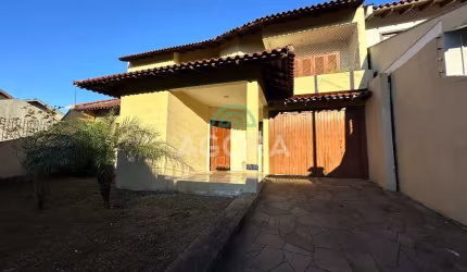 Sobrado com 4 (quatro) dormitórios, localizado no bairro Bela Vista.
