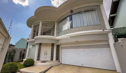 Sobrado com area privativa 359m², sendo 3 dormitórios e 3 suítes, localizado no bairro Cidade Nova