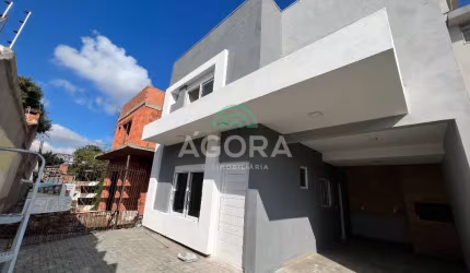 Sobrado de 121 m² com 3 (três) dormitórios sendo 1 (uma) suíte no bairro Nossa Senhora das Graças