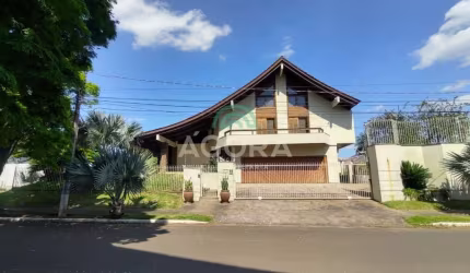 Ótimo sobrado com 4 (quatro) dormitórios, localizado no bairro Marechal Rondon.