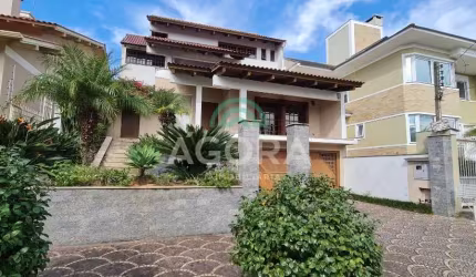 Sobrado de 3(três) dormitórios, sendo 1(um) suíte no bairro Cidade Nova