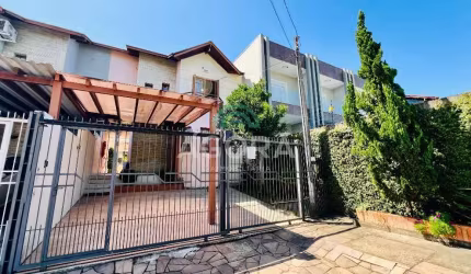 Sobrado de 3 (três) dormitórios, suíte, 2 vagas e pátio,  com excelente localização