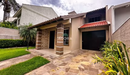 Sobrado de 190m² com 3 (três) dormitórios, localizado no bairro Moinhos de Vento.