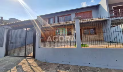Sobrado de 4(quatro) dormitórios, sendo 1(uma) suíte, localizada no bairro São José.