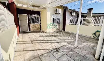Casa térrea com 2(dois) dormitórios, localizado no bairro Olaria.