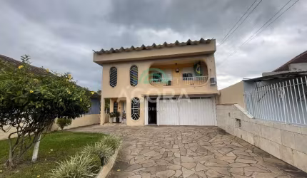 Sobrado com 4 (seis) dormitórios, localizado no bairro Estância Velha.