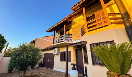 Sobrado de 230m², com 3 (três) dormitórios, sendo 1 (uma) suíte, localizado bairro Bela Vista.
