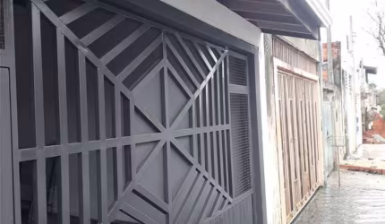 Casa 3 Dormitórios - Cajuru