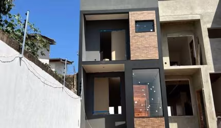 Sobrado com 2 vagas e 2 suítes