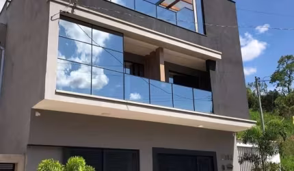 Casa: 3 quartos, 1 suíte, 1 sala, 5 banheiros, 4 vagas, 270m² Morro da Mina - Cons. Lafaiete-MG