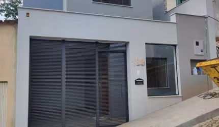 Casa à venda em Conselheiro Lafaiete-MG, Alvorada, 3 quartos, 1 suíte, 3 banheiros, 114m².