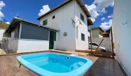Imperdível oportunidade: Casa à venda em Conselheiro Lafaiete-MG, bairro Topázio. 3 quartos, 1 suíte, 1 sala, 2 banheiros, 1 vaga, 112 m².