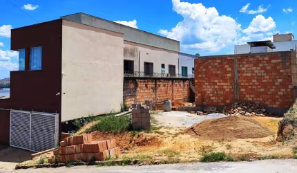 Imperdível oportunidade: Casa à venda em Conselheiro Lafaiete-MG, Novo Horizonte, 3 quartos, 2 banheiros, 2 vagas de garagem