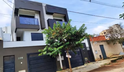 Casa à venda em Conselheiro Lafaiete-MG, São Lucas. 3 quartos, 1 suíte, 1 sala, 3 banheiros, 2 vagas, 125m².