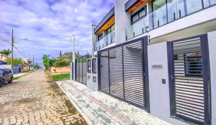 CASA À VENDA EM BALNEÁRIO PIÇARRAS COM 03 SUÍTES À 150M DA PRAIA | ÚLTIMA UNIDADE DISPONÍVEL