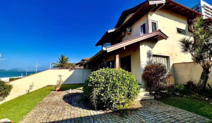 CASA FRENTE MAR À VENDA  - BALNEÁRIO PIÇARRAS