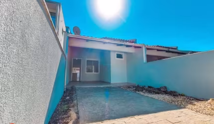 CASA À VENDA EM BALNEÁRIO PIÇARRAS COM 02 QUARTOS SENDO 01 SUÍTE - 700M DA PRAIA
