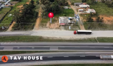 Terreno na marginal da BR-101 com 493 m², entre o posto Delta e a Cachaçaria