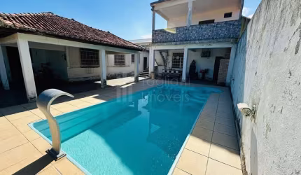 Casa com 6 quartos e 3 suítes - Parque Hotel