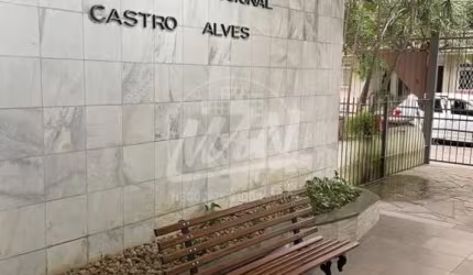 SALA COMERCIAL C/COBERTURA E TERRAÇO C/CHURRAQUEIRA EM ÓTIMA LOCALIZAÇÃO NA CASTRO ALVES ESQUINA C/FELIPE CAMARÃO, BANHEIRO E LAVABO, PRÉDIO C/PORTARIA E ELAVADOR - SALA PRONTA PARA SUA OCUPAÇÃO. 51.3