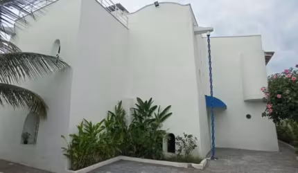 Casa Alto Padrão para Venda e Aluguel em Jardim Virgínia Guarujá-SP