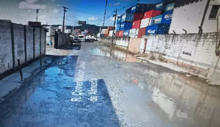 Área para alugar no bairro Vila Santo Antônio - Guarujá/SP