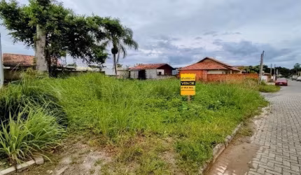 Terreno à venda tem 260 metros quadrados em Itacolomi, Balneário Piçarras, SC