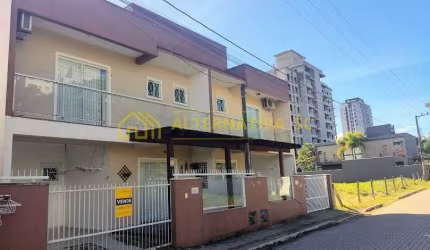Sobrado à venda com 02 suítes em Itacolomi