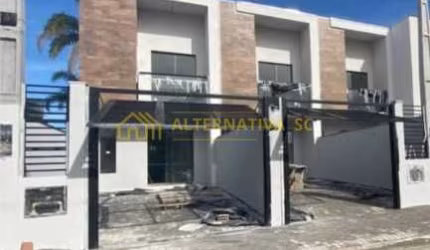 Sobrado à venda com 2 suítes em Itacolomi, Balneário Piçarras
