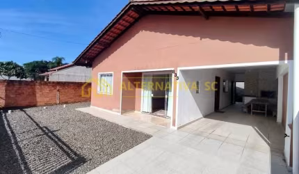 Casa para locação anual com 4 quartos sendo 1 suíte em Itacolomi, Balneário Piçarras
