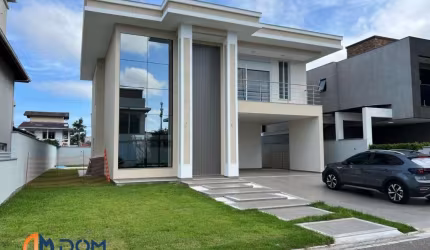 Casa Alto Padrão em condomínio Fechado
