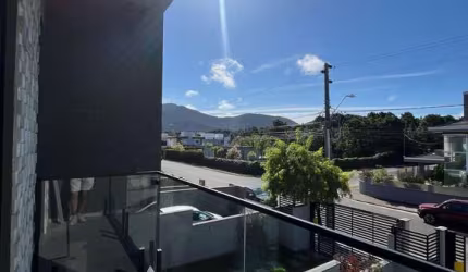 Sobrado com 3 quartos, escritura pública, localizado em um loteamento planejado no Bairro Rio Vermelho, Florianópolis/SC.