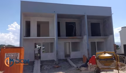 Excelente Sobrado com 125m², aproximadamente 7km da BR 101,  em Potecas São José/SC.