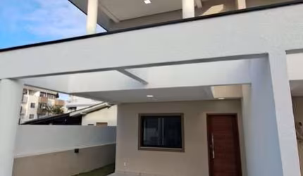 Sobrado à venda no bairro Canasvieiras - Florianópolis/SC