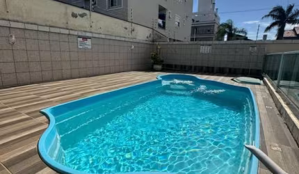 Apartamento com 90m² á aproximadamente 500 metros da Praia dos Ingleses.